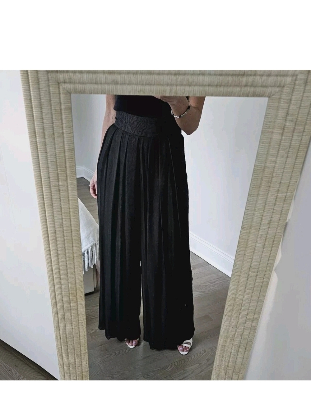 Carmen Marc Valvo Eggplant Colored Wide-Leg Pleated Palazzo Pants Size. 6!
